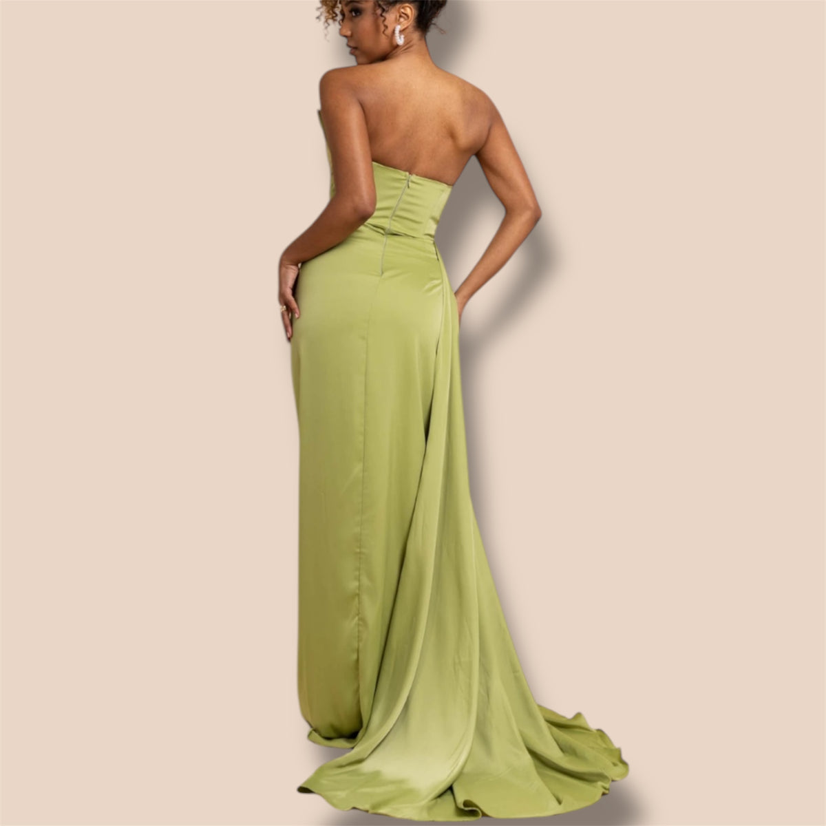 Robe majestueuse vert olive bustier en satin